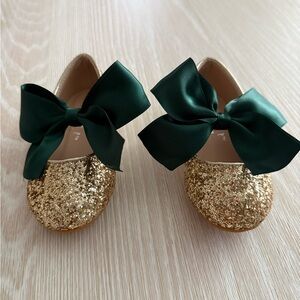 Kailee P Gold Glitter Mary Jane Flats with Green Satin Bow Toddler Size 6